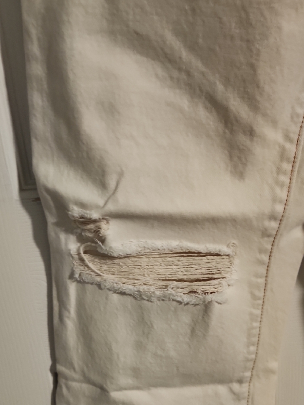 Levi's Cream Denim Jeans with Tan Leather Patch - Picture 5 of 12
